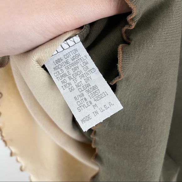 !SOLD! FANG Vintage Y2K Green Camo V Neck Flutter Sleeve Butterfly Graphic Tee - Picture 8 of 8